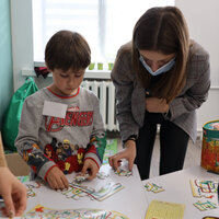 Першокласники виконують розвивальні завдання