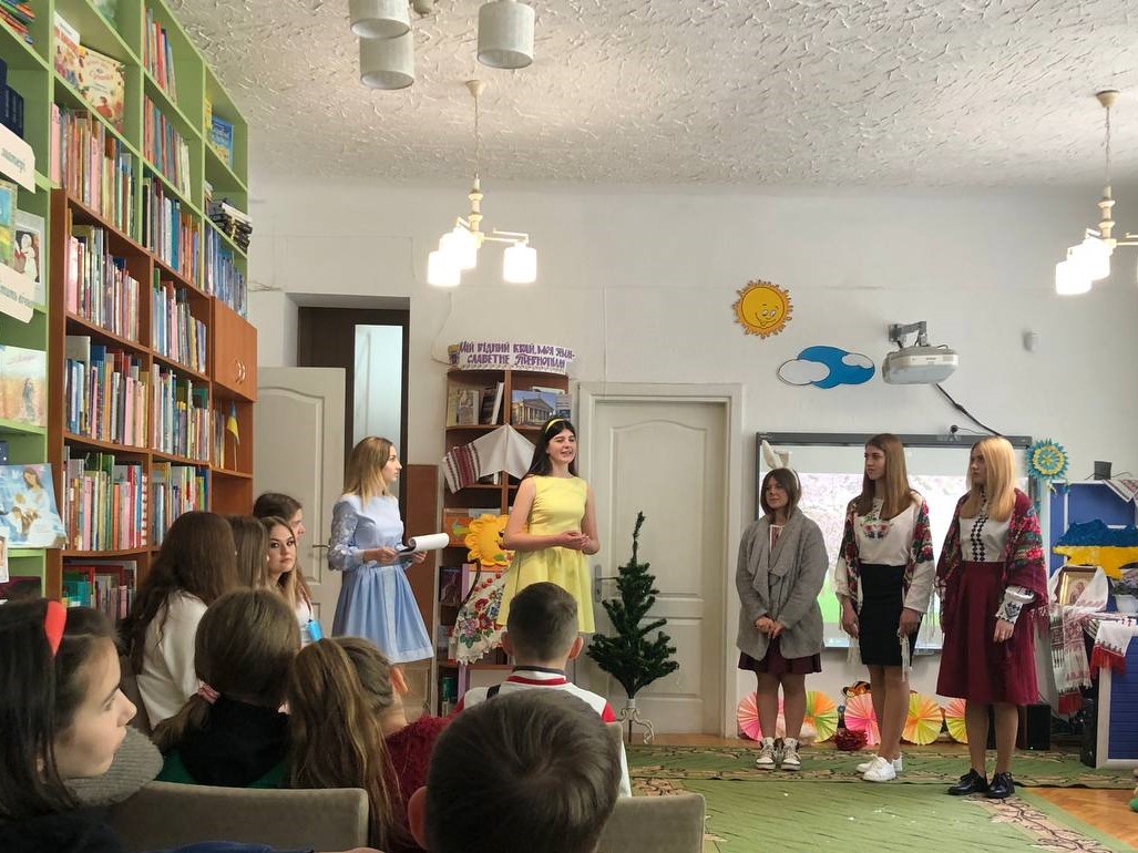 Студенти ФПП ТНПУ презентували педагогіку народного календаря у бібліотеці